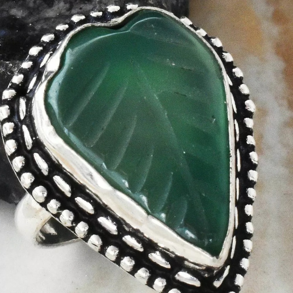 Carved green onyx silver ring size 8 - Picture 2 of 4